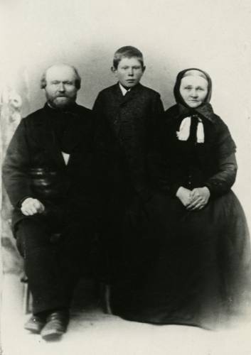 Peter med forældre, ca 1895.