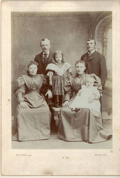 Billedet formodentlig taget i forbindelse med Poul og Nielsines bryllup i 1894.