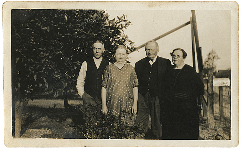Jens og Stine, Paul og Sine i Californien, taget 6. marts 1928.