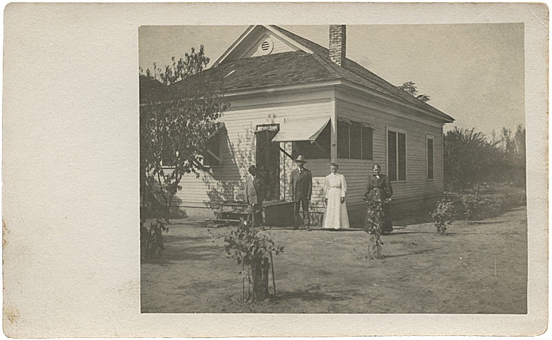 Stine, Jens, John og Marie Christensen.
... Stine, Jens, John og Marie Christensen.
...