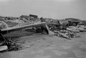 Flyvestation Aalborg sommeren 1945